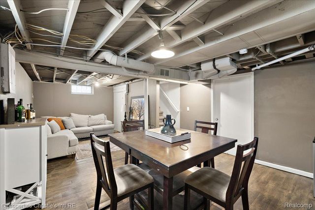 21553 Bournemouth Street, Harper Woods, MI 48225