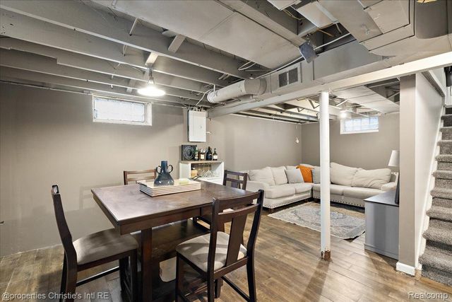 21553 Bournemouth Street, Harper Woods, MI 48225