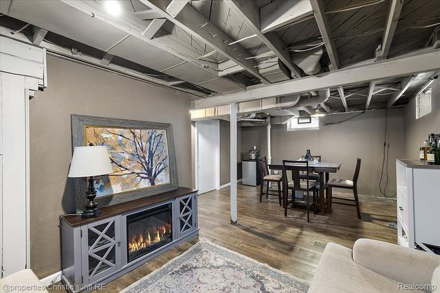 21553 Bournemouth Street, Harper Woods, MI 48225