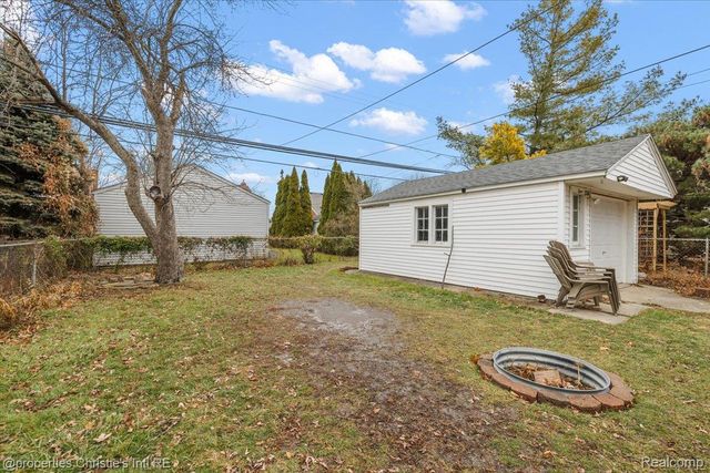 21553 Bournemouth Street, Harper Woods, MI 48225