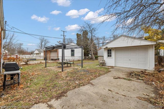 21553 Bournemouth Street, Harper Woods, MI 48225