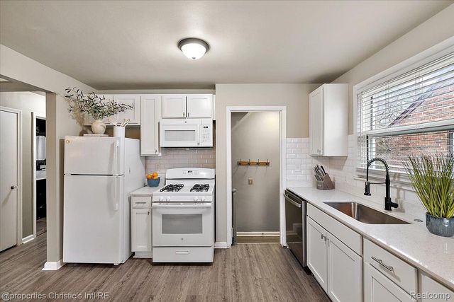 21553 Bournemouth Street, Harper Woods, MI 48225