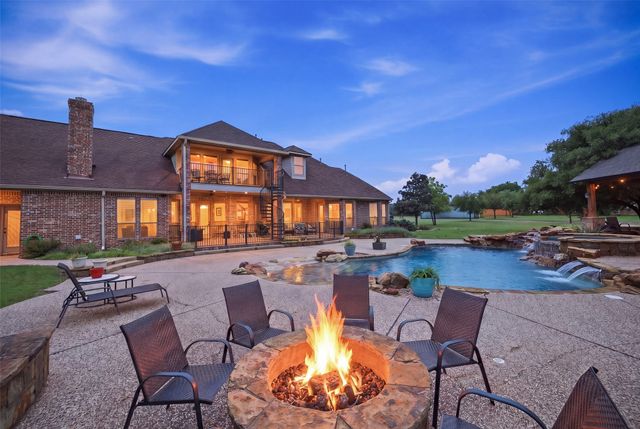 5241 Plainview Road, Midlothian, TX 76065