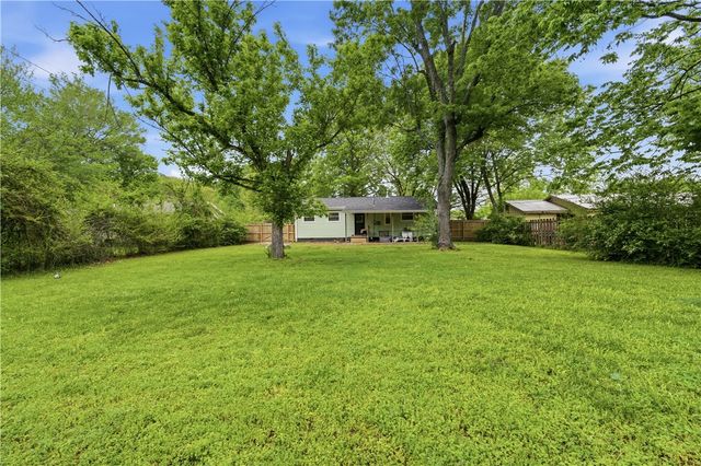 1916 Arrowhead Street, Fayetteville, AR 72701