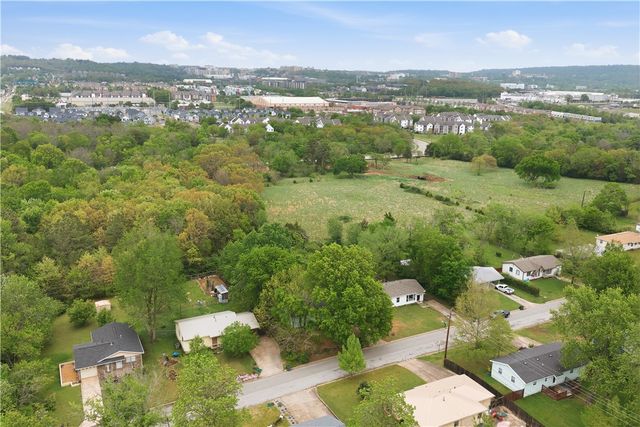 1916 Arrowhead Street, Fayetteville, AR 72701