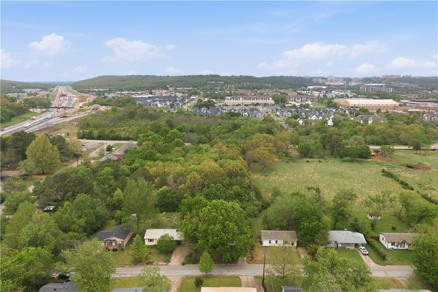 1916 Arrowhead Street, Fayetteville, AR 72701