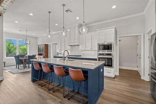 624 Lindsay Lane, Robinson, TX 76706