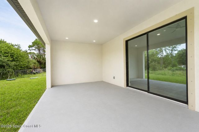 460 Grenadier Avenue NW, Palm Bay, FL 32907