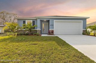 460 Grenadier Avenue NW, Palm Bay, FL 32907