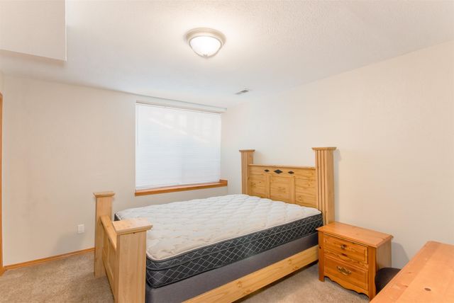 1925 S Chateau St, Wichita, KS 67207