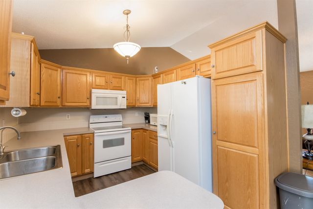 1925 S Chateau St, Wichita, KS 67207