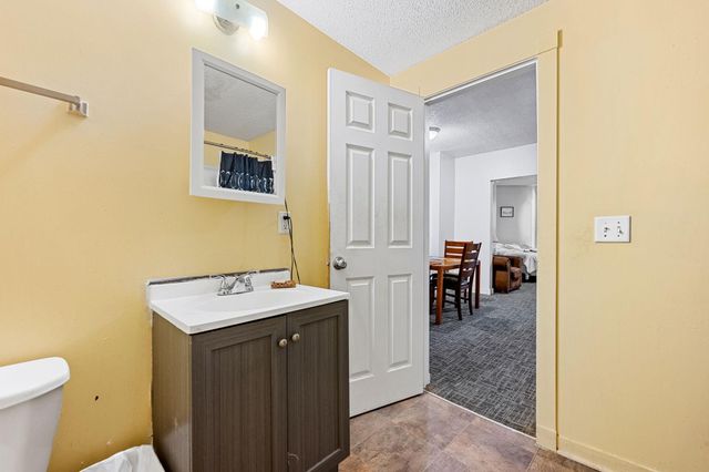 2524 Portland Avenue, Minneapolis, MN 55404