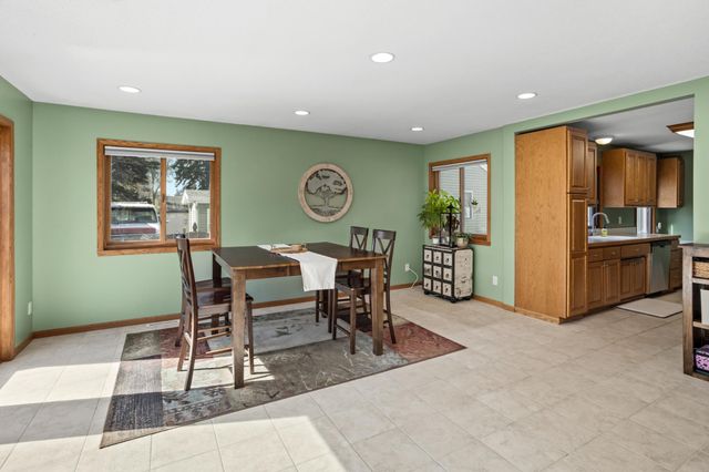 620 12th Street N, Moorhead, MN 56560
