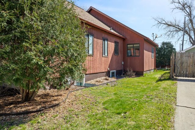 620 12th Street N, Moorhead, MN 56560