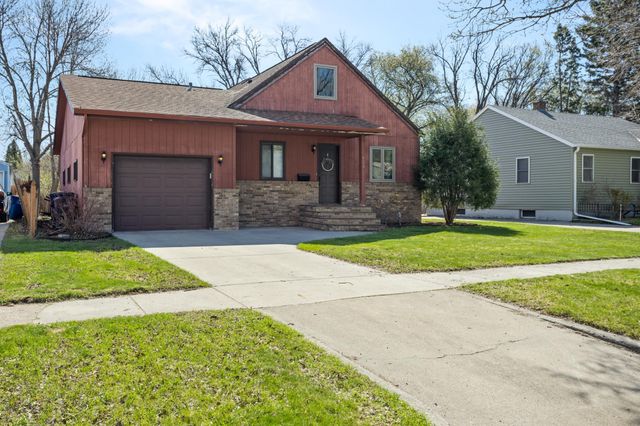 620 12th Street N, Moorhead, MN 56560