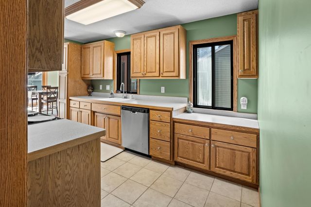 620 12th Street N, Moorhead, MN 56560