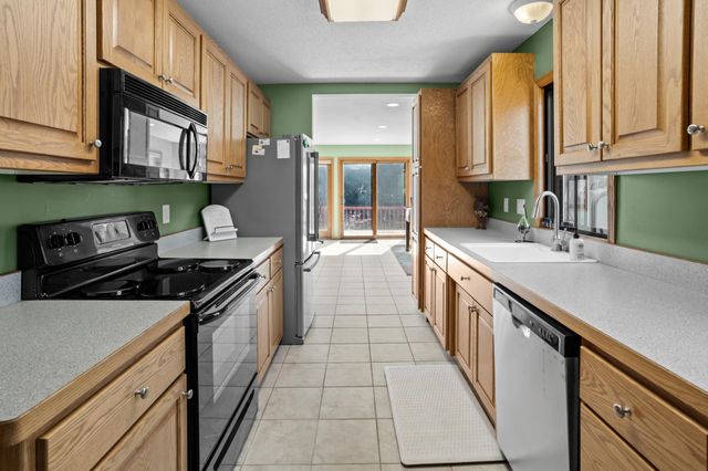 620 12th Street N, Moorhead, MN 56560