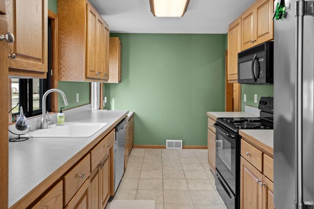 620 12th Street N, Moorhead, MN 56560