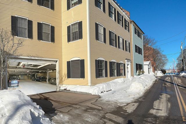 66 State St Unit 202, Portsmouth, NH 03801