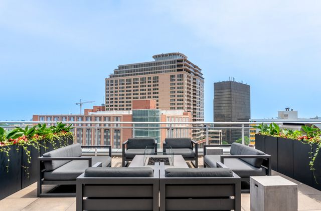 1590 Elmwood Avenue 401, Evanston, IL 60201