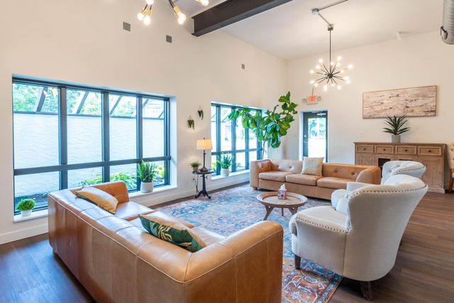 121 E High Street, London, OH 43140