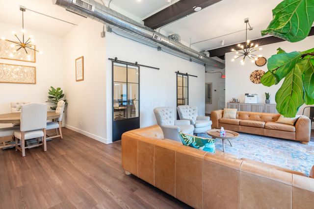 121 E High Street, London, OH 43140