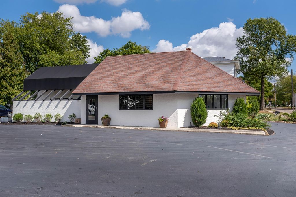 121 E High Street, London, OH 43140