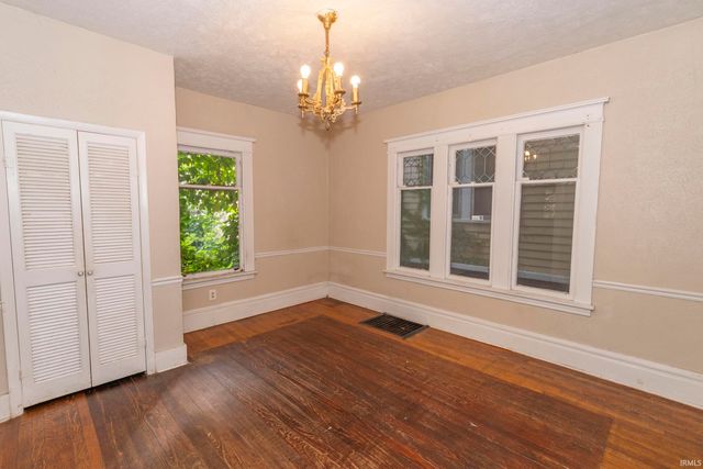 1104 Woodward Avenue, South Bend, IN 46616