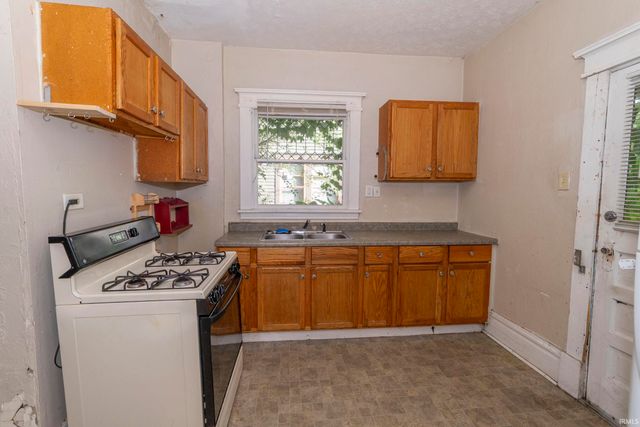 1104 Woodward Avenue, South Bend, IN 46616