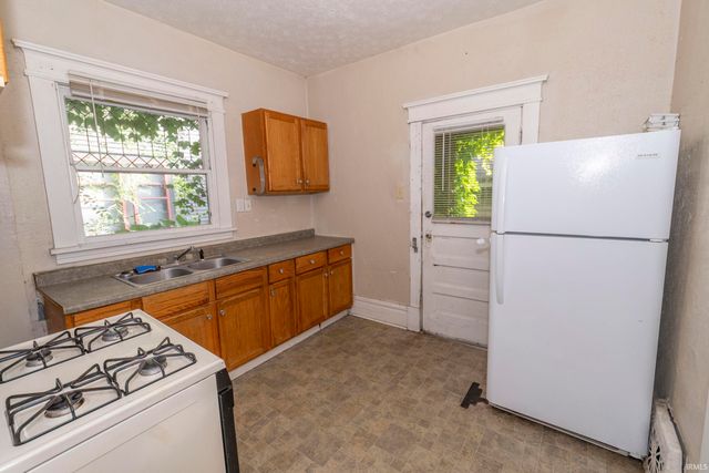 1104 Woodward Avenue, South Bend, IN 46616