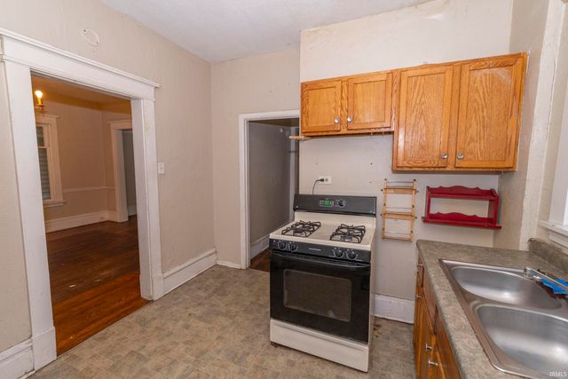 1104 Woodward Avenue, South Bend, IN 46616