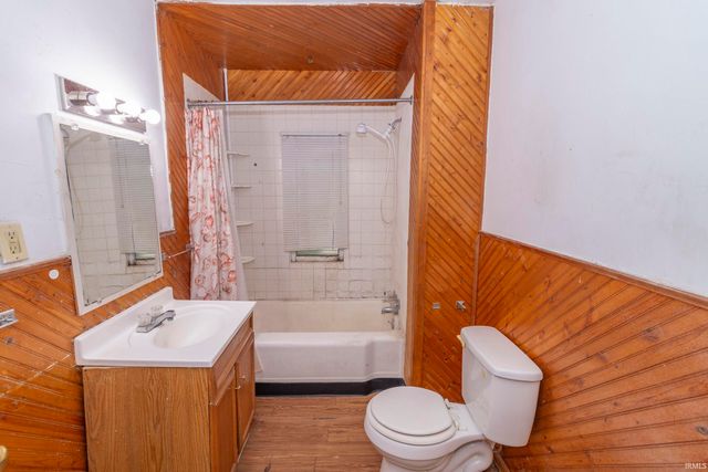 1104 Woodward Avenue, South Bend, IN 46616