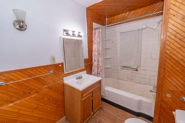 1104 Woodward Avenue, South Bend, IN 46616