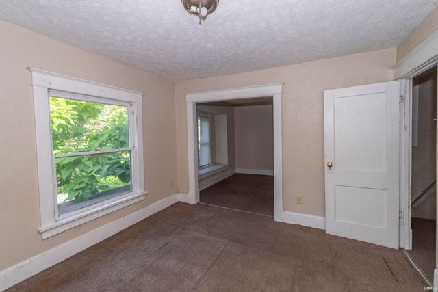 1104 Woodward Avenue, South Bend, IN 46616