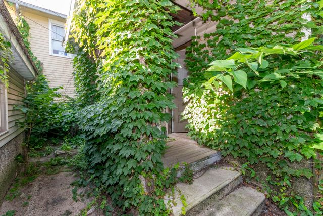 1104 Woodward Avenue, South Bend, IN 46616