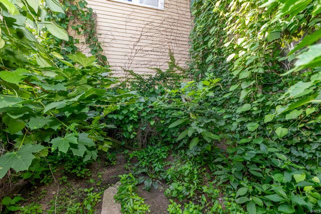 1104 Woodward Avenue, South Bend, IN 46616