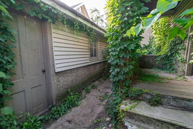 1104 Woodward Avenue, South Bend, IN 46616
