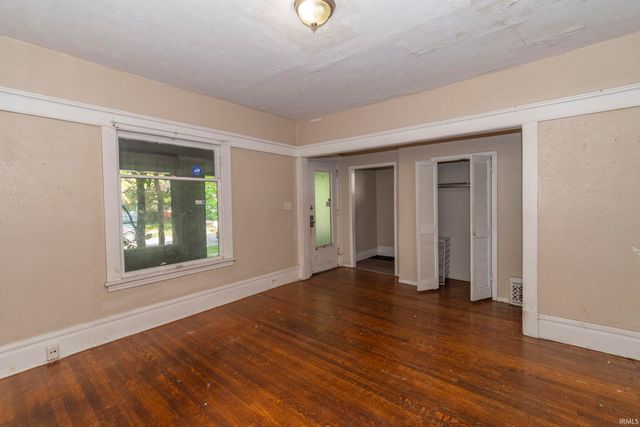 1104 Woodward Avenue, South Bend, IN 46616