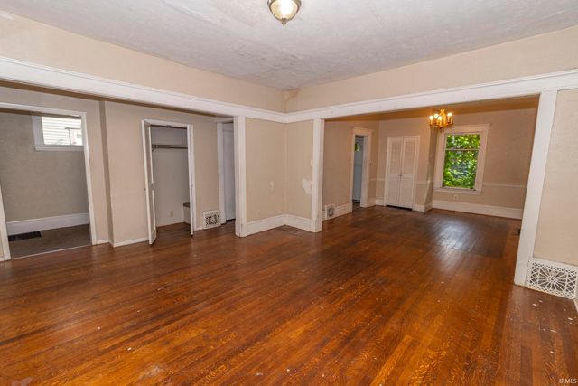 1104 Woodward Avenue, South Bend, IN 46616