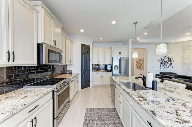 176 MARAVIYA BOULEVARD, Nokomis, FL 34275