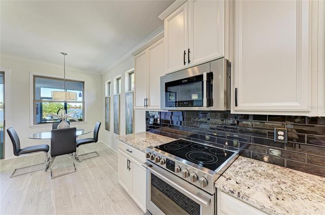 176 MARAVIYA BOULEVARD, Nokomis, FL 34275