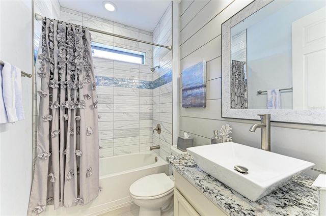 176 MARAVIYA BOULEVARD, Nokomis, FL 34275