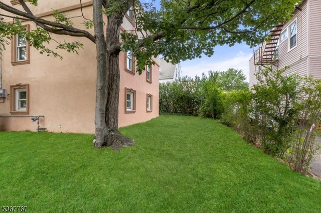 242 Eastern Pkwy, Newark City, NJ 07106