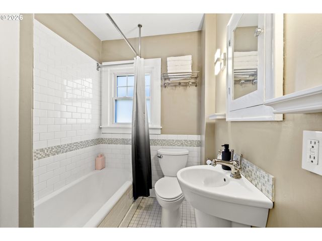 5225 Se 18TH Ave, Portland, OR 97202