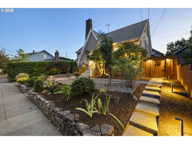 5225 Se 18TH Ave, Portland, OR 97202