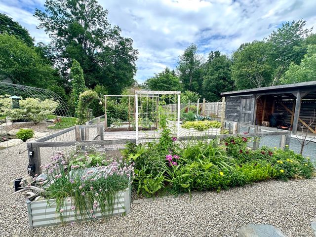 42 Bliss, Northampton, MA 01062
