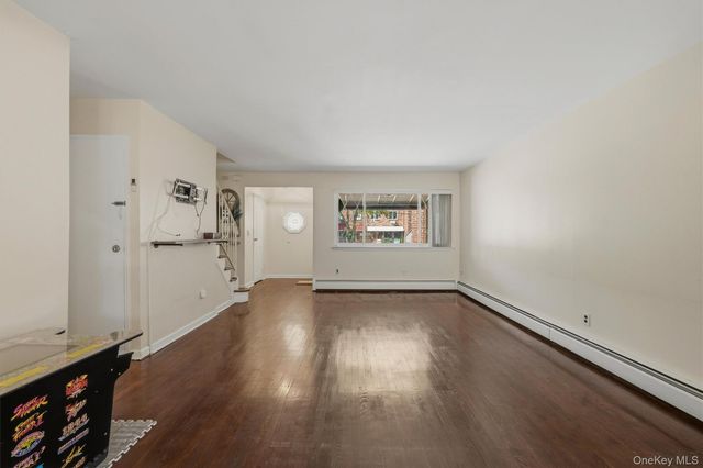 1018 Throggmorton Avenue, Bronx, NY 10465