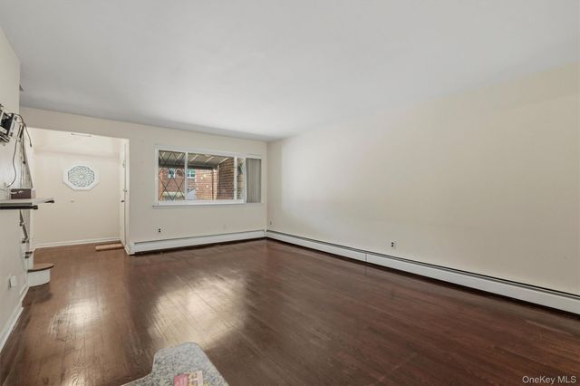 1018 Throggmorton Avenue, Bronx, NY 10465