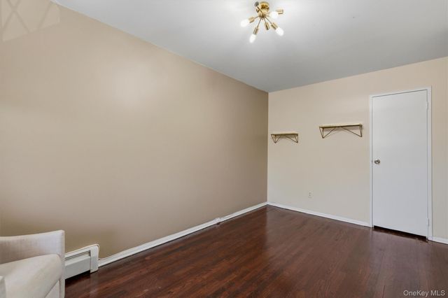 1018 Throggmorton Avenue, Bronx, NY 10465