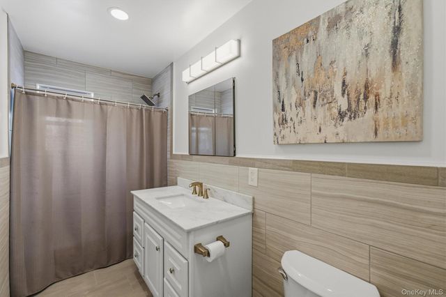 1018 Throggmorton Avenue, Bronx, NY 10465